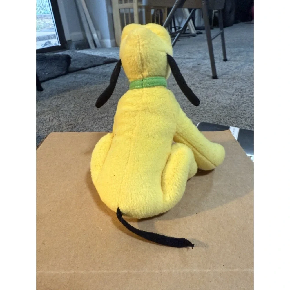 Pluto‎ Plush 7